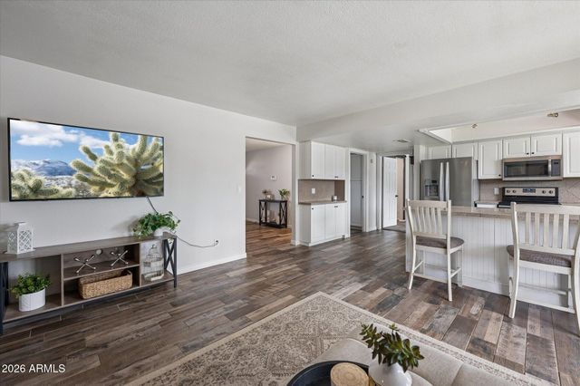 4033 E DAHLIA Drive, Phoenix, AZ 85032