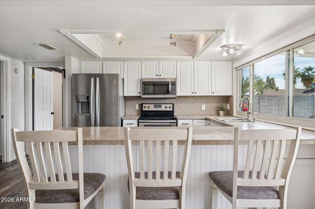 4033 E DAHLIA Drive, Phoenix, AZ 85032