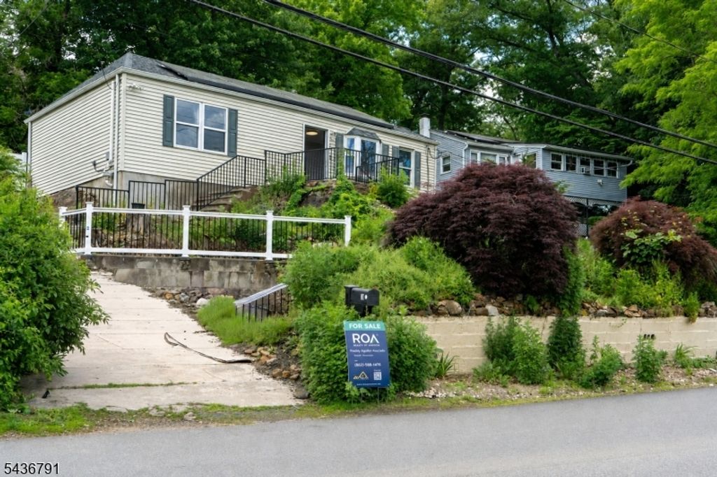 20 Greenwood Ave, Wanaque Boro, NJ 07420