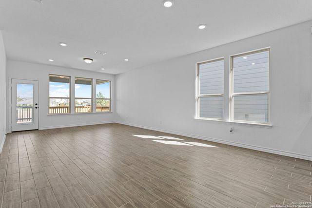 4007 Paddock Trl, Seguin, TX 78155