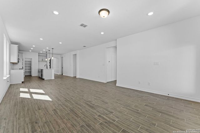 4007 Paddock Trl, Seguin, TX 78155