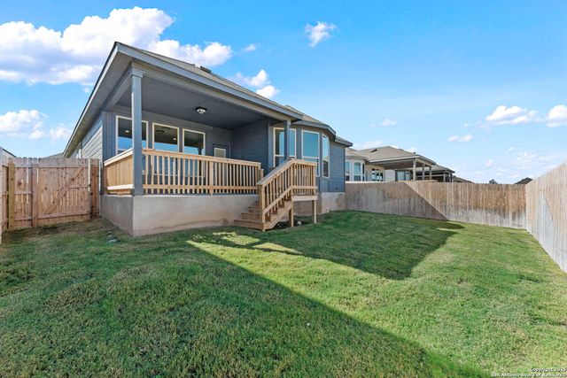 4007 Paddock Trl, Seguin, TX 78155