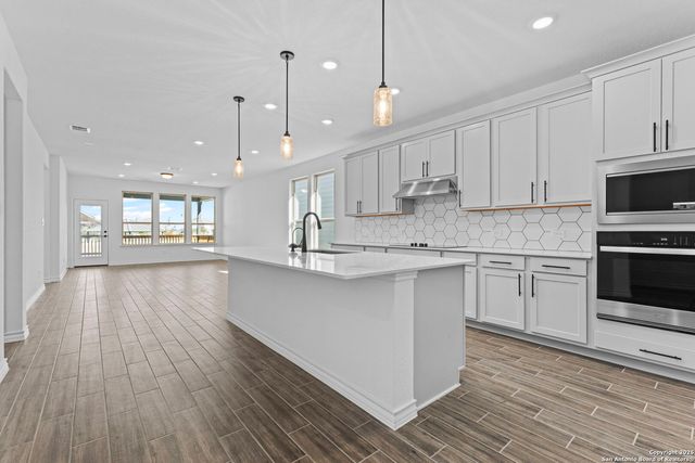 4007 Paddock Trl, Seguin, TX 78155