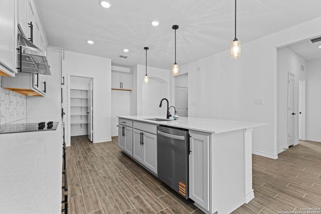 4007 Paddock Trl, Seguin, TX 78155