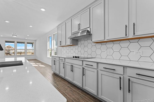 4007 Paddock Trl, Seguin, TX 78155