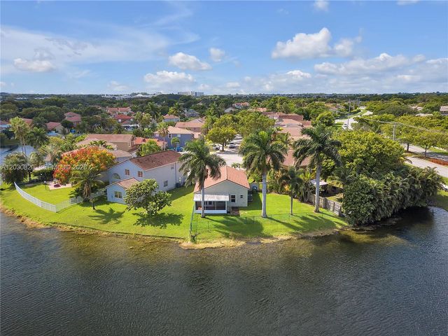 10627 NW 7th Street, Pembroke Pines, FL 33026