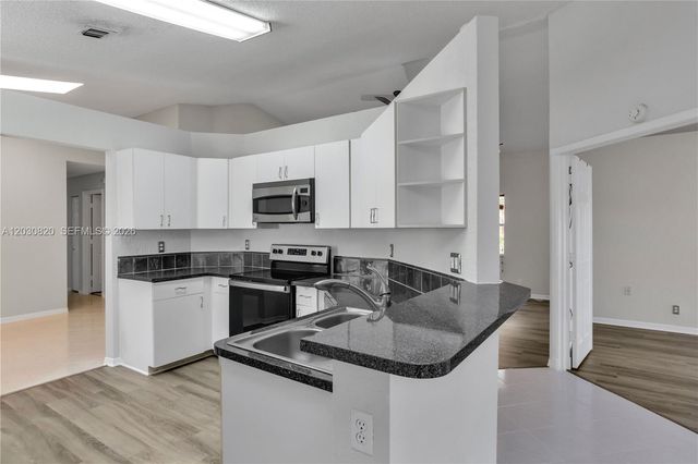 10627 NW 7th Street, Pembroke Pines, FL 33026