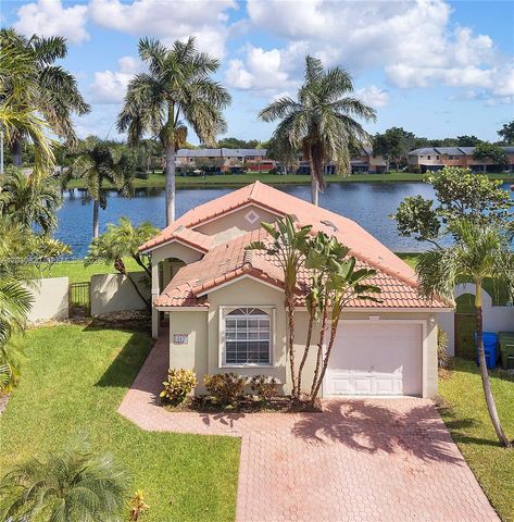 10627 NW 7th Street, Pembroke Pines, FL 33026