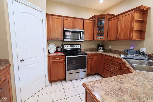 8605 Shamrock Lane, Yorktown, IN 47396