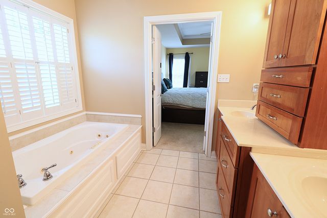 8605 Shamrock Lane, Yorktown, IN 47396