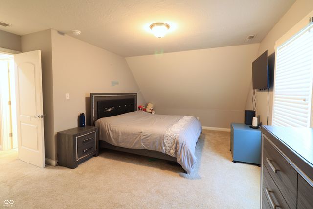8605 Shamrock Lane, Yorktown, IN 47396
