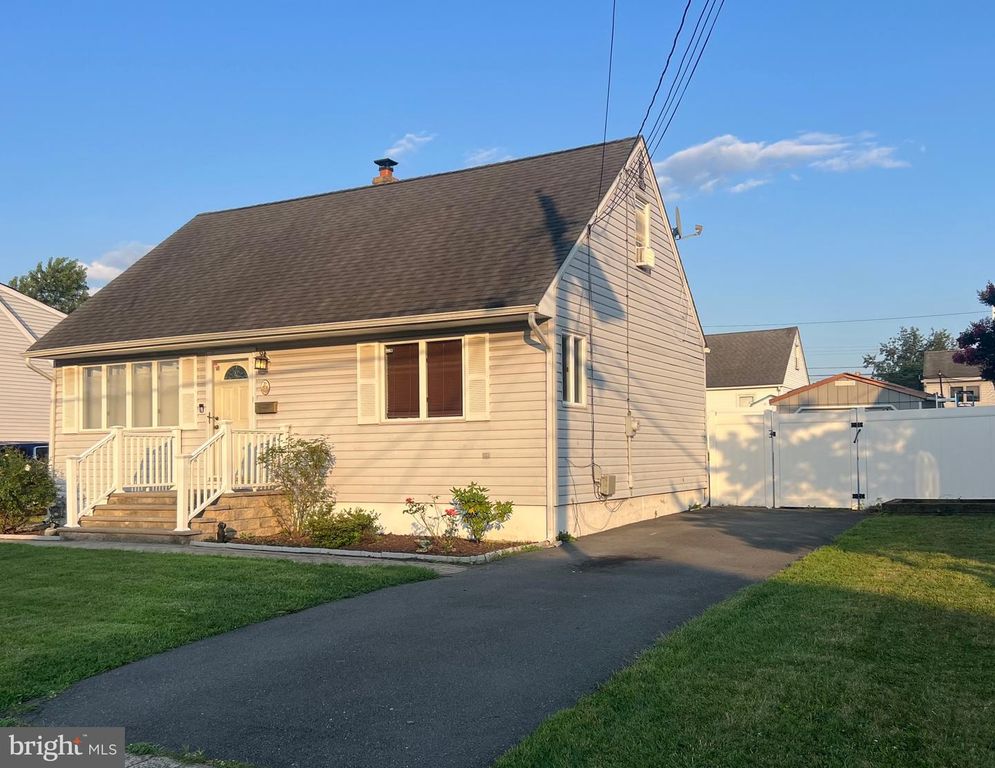 31 BALTUSROL ST, Hamilton, NJ 08690