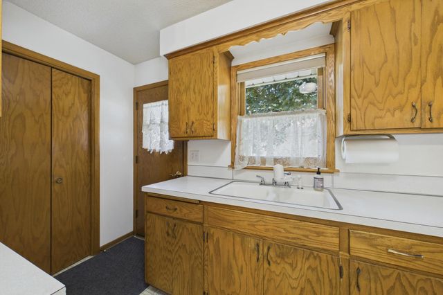 1802 Malvern Street, Roseville, MN 55113