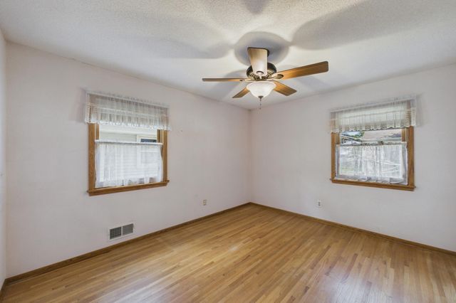 1802 Malvern Street, Roseville, MN 55113