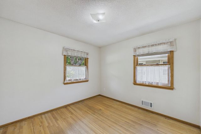 1802 Malvern Street, Roseville, MN 55113