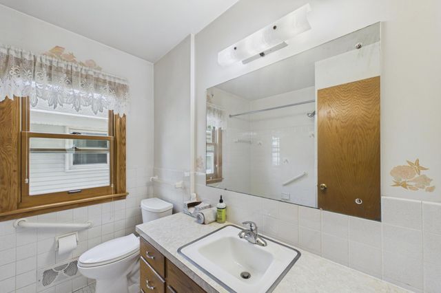 1802 Malvern Street, Roseville, MN 55113