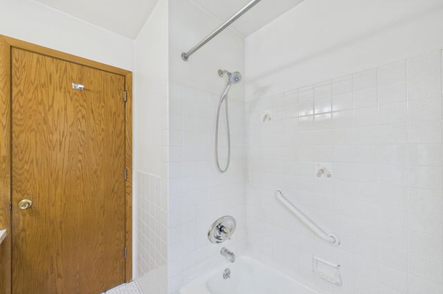 1802 Malvern Street, Roseville, MN 55113