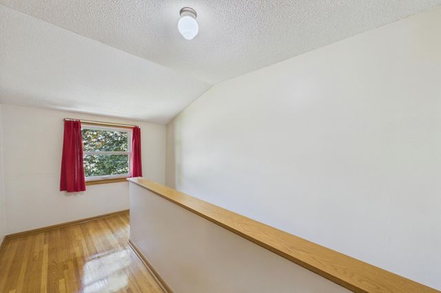 1802 Malvern Street, Roseville, MN 55113