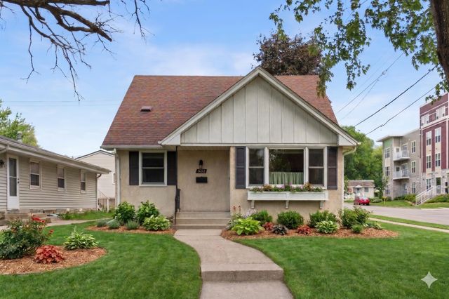 1802 Malvern Street, Roseville, MN 55113