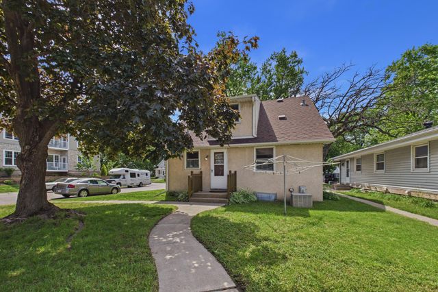1802 Malvern Street, Roseville, MN 55113