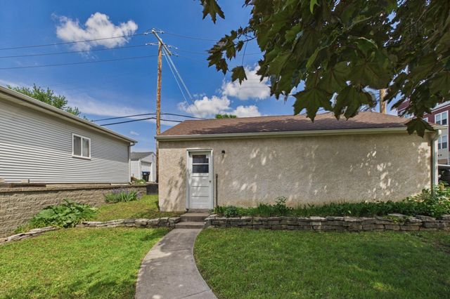 1802 Malvern Street, Roseville, MN 55113