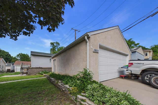 1802 Malvern Street, Roseville, MN 55113