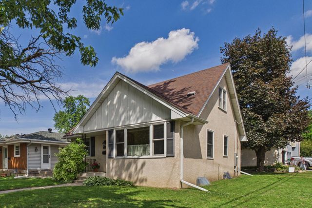 1802 Malvern Street, Roseville, MN 55113