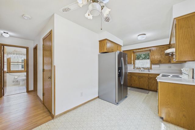 1802 Malvern Street, Roseville, MN 55113