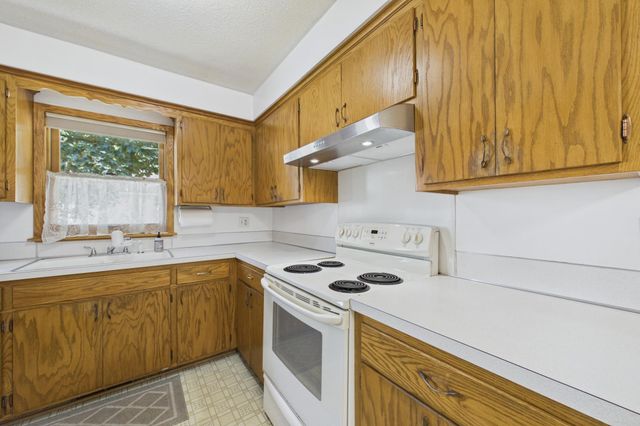1802 Malvern Street, Roseville, MN 55113