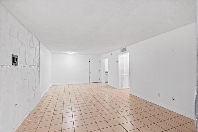 8501 NW 8th Street 106, Miami, FL 33126