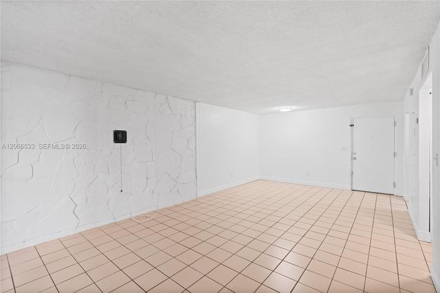 8501 NW 8th Street 106, Miami, FL 33126