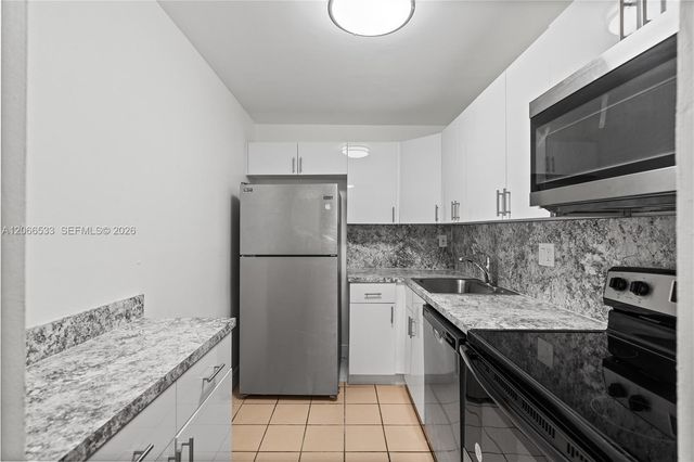 8501 NW 8th Street 106, Miami, FL 33126