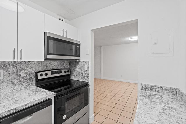 8501 NW 8th Street 106, Miami, FL 33126