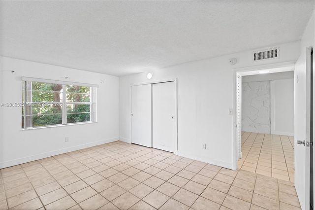 8501 NW 8th Street 106, Miami, FL 33126