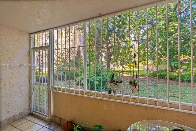8501 NW 8th Street 106, Miami, FL 33126