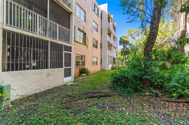 8501 NW 8th Street 106, Miami, FL 33126