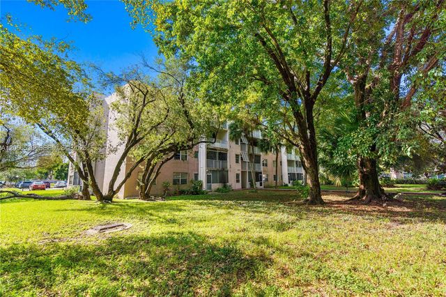 8501 NW 8th Street 106, Miami, FL 33126