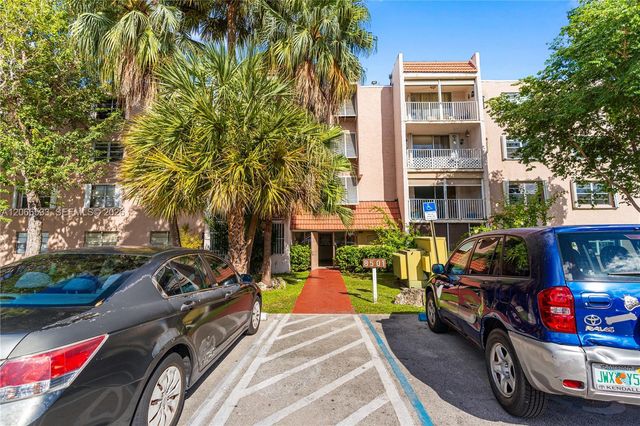 8501 NW 8th Street 106, Miami, FL 33126