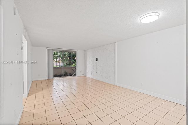 8501 NW 8th Street 106, Miami, FL 33126