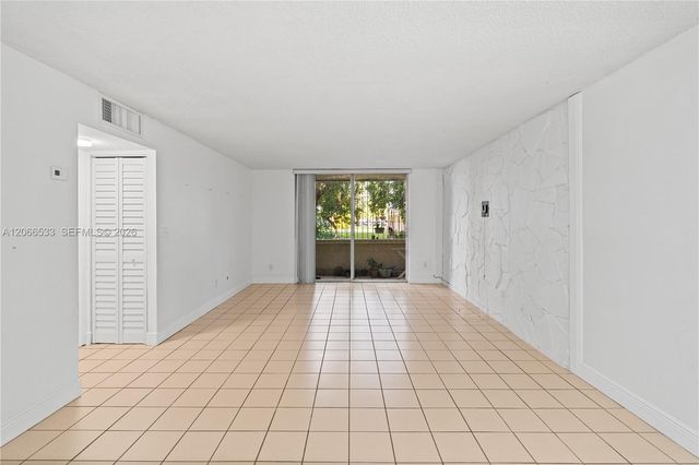 8501 NW 8th Street 106, Miami, FL 33126