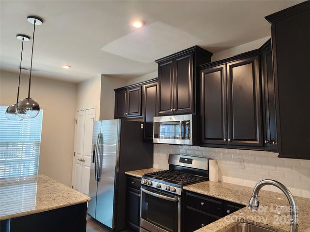 1229 Queen Lyon Court, Charlotte, NC 28205