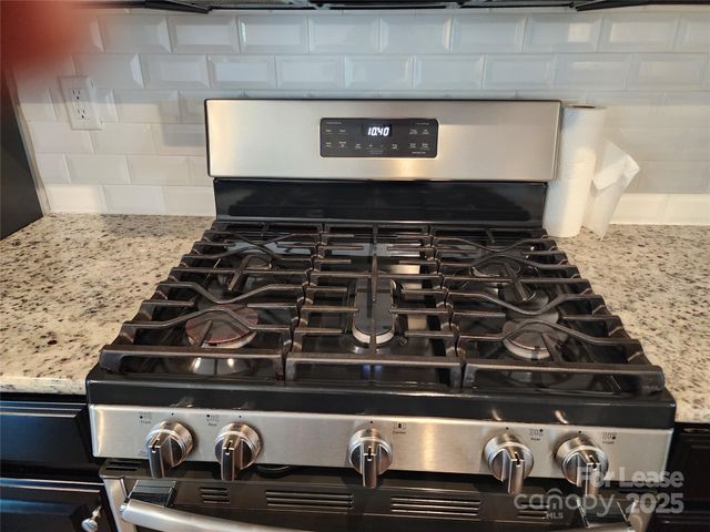 1229 Queen Lyon Court, Charlotte, NC 28205