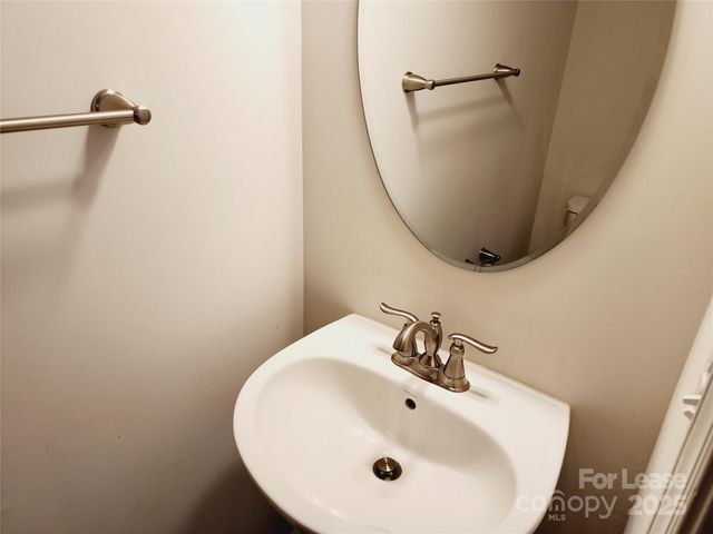 1229 Queen Lyon Court, Charlotte, NC 28205