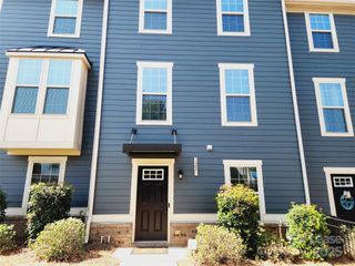 1229 Queen Lyon Court, Charlotte, NC 28205