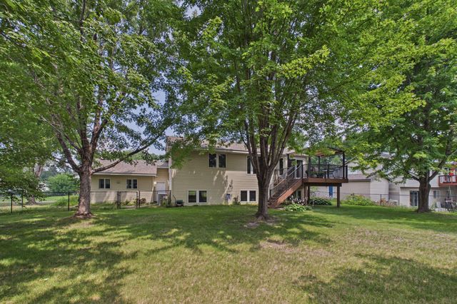739 Kirche Hill Drive, Carver, MN 55315
