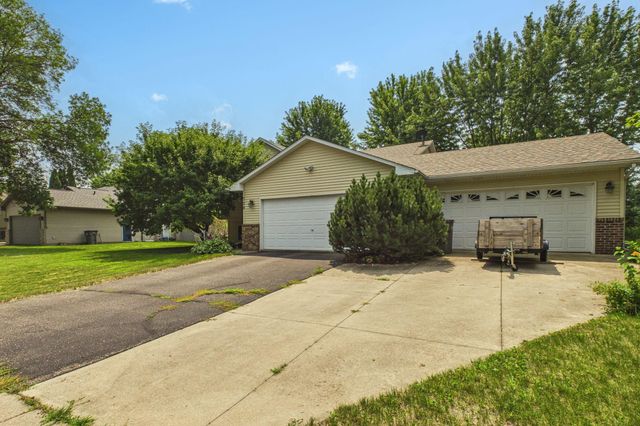 739 Kirche Hill Drive, Carver, MN 55315