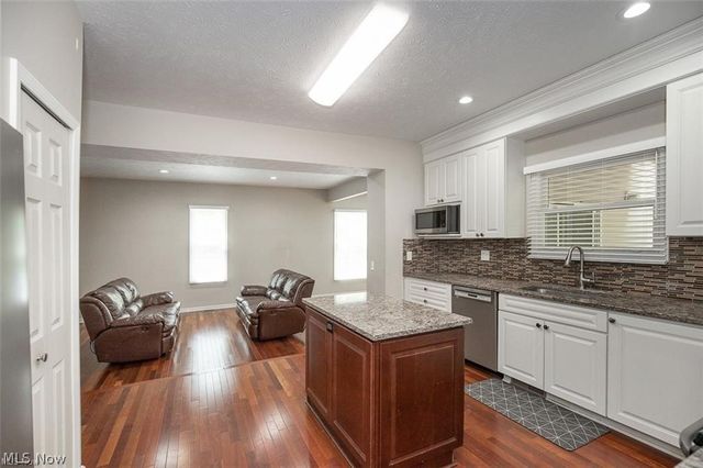 9338 Liberty Road, Twinsburg, OH 44087