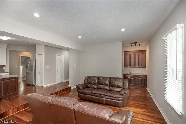 9338 Liberty Road, Twinsburg, OH 44087