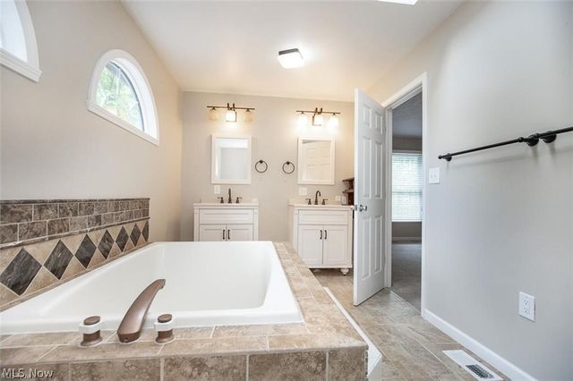 9338 Liberty Road, Twinsburg, OH 44087