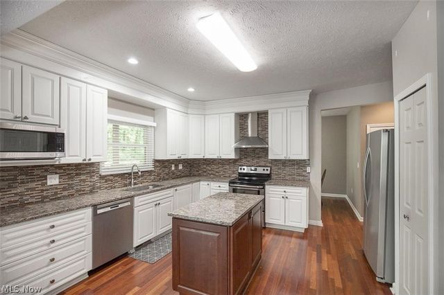 9338 Liberty Road, Twinsburg, OH 44087